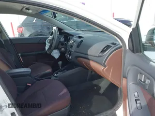 2010 Kia Forte EX z VIN KNAFU4A29A5881479, wystawiony jako IAAI lot #41618116 z przebiegiem 173 794 mil mil oraz . Historia ofert i sprzedaży dostępna na DreamBid. Obrazek 5.