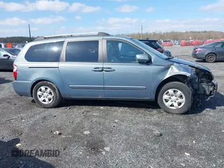 2008 Kia Sedona LX with VIN KNDMB233686204047, listed as a IAAI auction lot 41904157 with 123,700 mi miles. Bid and sale history available at carsss.com. Image 13.