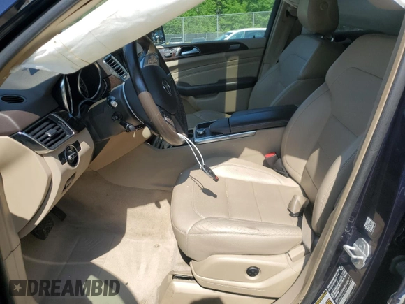 2015 Mercedes-Benz M 350 z VIN 4JGDA5HB1FA618394, wystawiony jako Copart lot #55184115 z przebiegiem 97 299 mil mil oraz Szkoda całkowita • Salvage title. Historia ofert i sprzedaży dostępna na DreamBid. Obrazek 7.