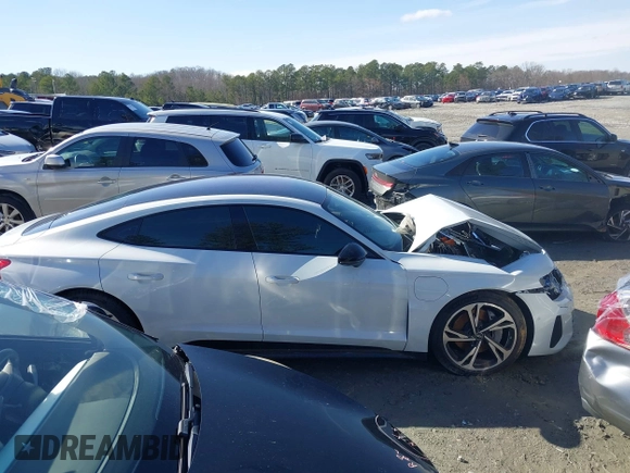 2022 Audi e-tron GT Prestige z VIN WAUEJBFWXN7009696, wystawiony jako IAAI lot #41536783 z przebiegiem Nie podano mil oraz . Historia ofert i sprzedaży dostępna na DreamBid. Obrazek 13.
