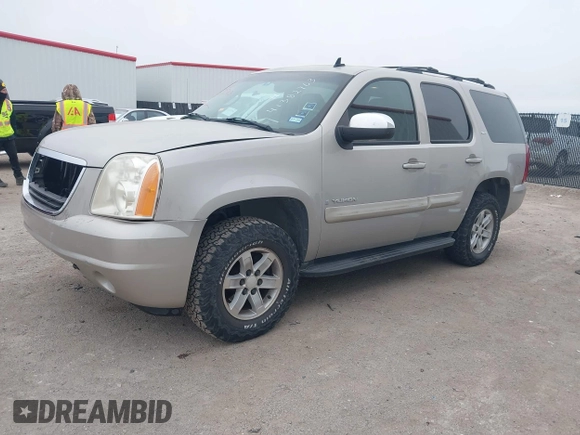 2008 GMC Yukon SLT w/4SB with VIN 1GKFC13J18R174960, listed as a IAAI auction lot 41382763 with 184,456 mi miles. Bid and sale history available at carsss.com. Image 17.
