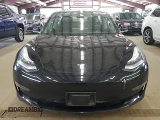 2018 Tesla Model 3 Long Range Battery z VIN 5YJ3E1EB4JF144295, wystawiony jako Copart lot #58754715 z przebiegiem 63 569 mil mil oraz Tytuł czysty. Historia ofert i sprzedaży dostępna na DreamBid. Obrazek 5.