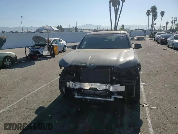 2023 BMW XM z VIN 5YM23CS04P9S41474, wystawiony jako Copart lot #64112444 z przebiegiem 13 109 mil mil oraz Szkoda całkowita • Salvage title. Historia ofert i sprzedaży dostępna na DreamBid. Obrazek 12.