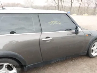 2006 MINI Hardtop z VIN WMWRC33506TK71183, wystawiony jako IAAI lot #41821227 z przebiegiem 87 958 mil mil oraz . Historia ofert i sprzedaży dostępna na DreamBid. Obrazek 13.