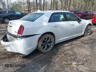2021 Chrysler 300 with VIN 2C3CCABG1MH520380, listed as a IAAI auction lot 41639405 with 87,832 mi miles. Bid and sale history available at carsss.com. Image 4.
