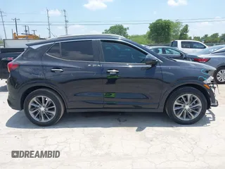 2020 Buick Encore GX Select z VIN KL4MMDSL7LB126928, wystawiony jako IAAI lot #42303819 z przebiegiem 74 360 mil mil oraz . Historia ofert i sprzedaży dostępna na DreamBid. Obrazek 14.