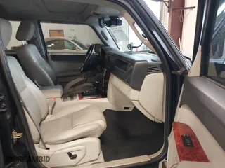2007 Jeep Commander Limited with VIN 1J8HH58297C576900, listed as a IAAI auction lot 41915774 with 227,972 mi miles. Bid and sale history available at carsss.com. Image 5.