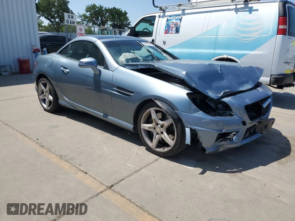 2014 Mercedes-Benz SLK 250 with VIN WDDPK4HA4EF088283, listed as a Copart auction lot 55073085 with 42,565 mi miles and Salvage title. Bid and sale history available at DreamBid. Image 4.