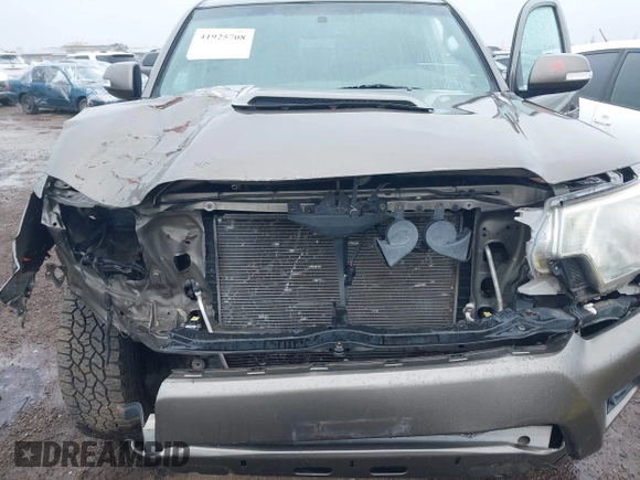 2014 Toyota Tacoma with VIN 5TFLU4EN6EX104410, listed as a IAAI auction lot 41925708 with 189,375 mi miles. Bid and sale history available at carsss.com. Image 6.