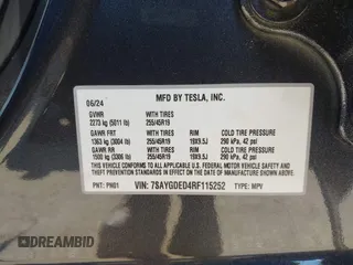 2024 Tesla Model Y z VIN 7SAYGDED4RF115252, wystawiony jako IAAI lot #42302658 z przebiegiem 7 365 mil mil oraz . Historia ofert i sprzedaży dostępna na DreamBid. Obrazek 9.