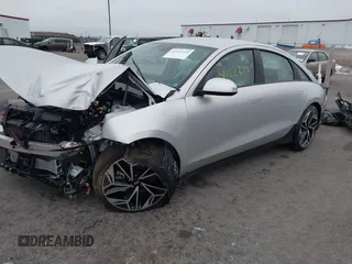 2024 Hyundai Ioniq 6 SEL z VIN KMHM34AC1RA063734, wystawiony jako IAAI lot #41222335 z przebiegiem 3 389 mil mil oraz . Historia ofert i sprzedaży dostępna na DreamBid. Obrazek 18.