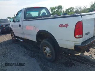 1999 Ford F-250 z VIN 1FTPF28W2XNB25385, wystawiony jako IAAI lot #42768047 z przebiegiem Nie podano mil oraz . Historia ofert i sprzedaży dostępna na DreamBid. Obrazek 3.