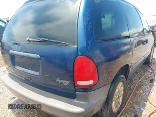 2000 Plymouth Voyager z VIN 2P4GP45R3YR635266, wystawiony jako IAAI lot #42220969 z przebiegiem 218 873 mil mil oraz . Historia ofert i sprzedaży dostępna na DreamBid. Obrazek 4.