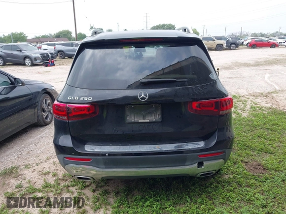 2020 Mercedes-Benz GLB 250 z VIN W1N4M4GB7LW051185, wystawiony jako IAAI lot #41927664 z przebiegiem 48 494 mil mil oraz . Historia ofert i sprzedaży dostępna na DreamBid. Obrazek 16.
