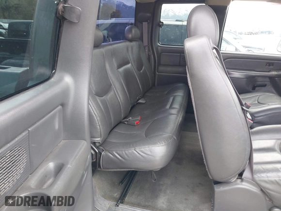2004 Chevrolet Silverado 2500 LS with VIN 1GCGK29U84E311873, listed as a IAAI auction lot 42096136 with 268,581 mi miles. Bid and sale history available at carsss.com. Image 8.