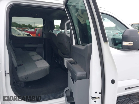 2025 Ford F-250 XL z VIN 1FT7W2BT1SED32938, wystawiony jako IAAI lot #42831510 z przebiegiem 7 496 mil mil oraz . Historia ofert i sprzedaży dostępna na DreamBid. Obrazek 8.