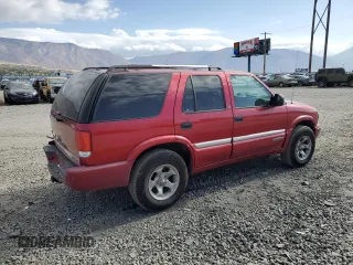 2000 GMC Jimmy SLE Convenience with VIN 1GKDT13W0Y2292445, listed as a Copart auction lot 77914514 with 220,291 mi miles and Salvage Title. Bid and sale history available at carsss.com. Image 3.