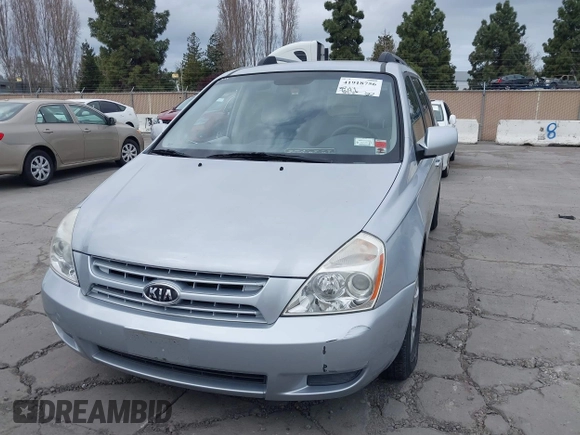 2008 Kia Sedona LX with VIN KNDMB233X86247628, listed as a IAAI auction lot 41918756 with 89,463 mi miles. Bid and sale history available at carsss.com. Image 6.