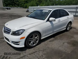 2013 Mercedes-Benz C 300 Sport z VIN WDDGF8AB2DR281141, wystawiony jako Copart lot #59754135 z przebiegiem 182 312 mil mil oraz Szkoda całkowita • Salvage title. Historia ofert i sprzedaży dostępna na DreamBid. Obrazek 1.