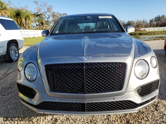 2019 Bentley Bentayga V8 with VIN SJAAM2ZV4KC024727, listed as a Copart auction lot 74625214 with 0 miles and Non Repairable. Bid and sale history available at carsss.com. Image 5.