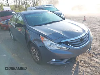 2013 Hyundai Sonata GLS z VIN 5NPEB4AC5DH767853, wystawiony jako IAAI lot #42102427 z przebiegiem 247 927 mil mil oraz . Historia ofert i sprzedaży dostępna na DreamBid. Obrazek 1.