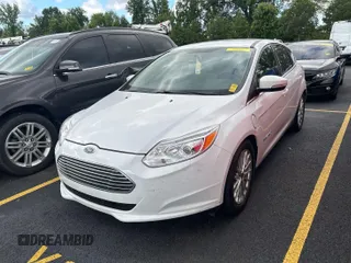 2016 Ford Focus Electric z VIN 1FADP3R47GL320483, wystawiony jako IAAI lot #42392319 z przebiegiem 74 612 mil mil oraz . Historia ofert i sprzedaży dostępna na DreamBid. Obrazek 1.
