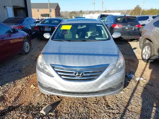 2014 Hyundai Sonata SE with VIN 5NPEC4AC0EH848726, listed as a IAAI auction lot 41747200 with 121,720 mi miles and . Bid and sale history available at DreamBid. Image 12.