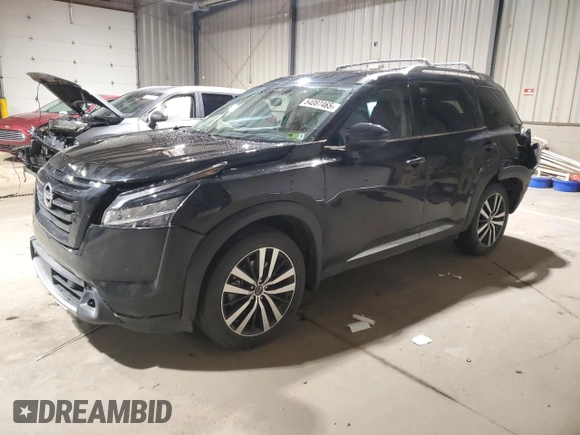 2024 Nissan Pathfinder Platinum z VIN 5N1DR3DK0RC242976, wystawiony jako Copart lot #54087465 z przebiegiem 14 687 mil mil oraz Szkoda całkowita • Salvage title. Historia ofert i sprzedaży dostępna na DreamBid. Obrazek 1.