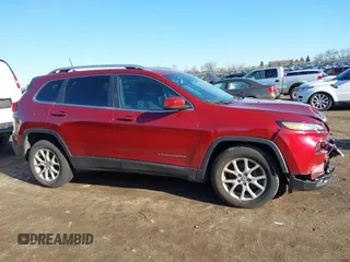 2016 Jeep Cherokee Latitude z VIN 1C4PJMCS2GW331492, wystawiony jako IAAI lot #41747216 z przebiegiem 131 262 mil mil oraz . Historia ofert i sprzedaży dostępna na DreamBid. Obrazek 13.