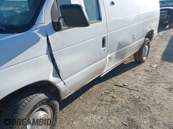 2004 Ford Econoline Cargo z VIN 1FTNE24L84HA72076, wystawiony jako IAAI lot #41737476 z przebiegiem 327 921 mil mil oraz . Historia ofert i sprzedaży dostępna na DreamBid. Obrazek 6.