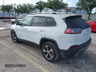 2019 Jeep Cherokee Limited z VIN 1C4PJLDB9KD381271, wystawiony jako IAAI lot #42156955 z przebiegiem 88 194 mil mil oraz . Historia ofert i sprzedaży dostępna na DreamBid. Obrazek 3.