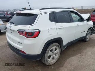 2020 Jeep Compass Altitude z VIN 3C4NJCBB9LT108501, wystawiony jako IAAI lot #41700451 z przebiegiem 66 395 mil mil oraz . Historia ofert i sprzedaży dostępna na DreamBid. Obrazek 4.