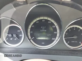 2010 Mercedes-Benz C 300 Sport z VIN WDDGF5EB4AF459962, wystawiony jako IAAI lot #42572621 z przebiegiem 229 948 mil mil oraz . Historia ofert i sprzedaży dostępna na DreamBid. Obrazek 7.