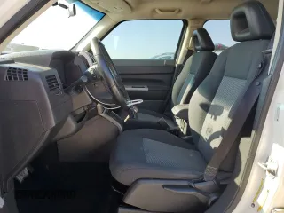 2008 Jeep Patriot Sport with VIN 1J8FT28068D589070, listed as a Copart auction lot 41393735 with 174,981 mi miles and Salvage title. Bid and sale history available at DreamBid. Image 7.