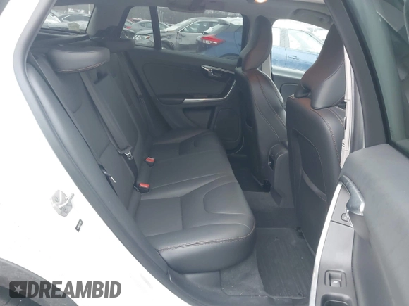 2015 Volvo V60 Cross Country T5 with VIN YV4612HK1F1001764, listed as a IAAI auction lot 41560997 with 69,888 mi miles. Bid and sale history available at carsss.com. Image 8.