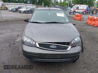 2007 Ford Focus S with VIN 1FAFP34N97W111639, listed as a IAAI auction lot 39914681 with 193,895 mi miles. Bid and sale history available at carsss.com. Image 12.