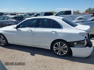 2019 Mercedes-Benz C 300 z VIN 55SWF8DBXKU298367, wystawiony jako IAAI lot #42183443 z przebiegiem 74 433 mil mil oraz . Historia ofert i sprzedaży dostępna na DreamBid. Obrazek 15.