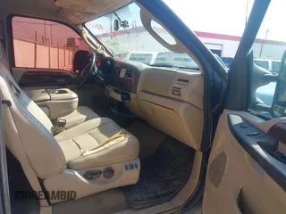 2007 Ford F-250 XL z VIN 1FTSW21P07EA89645, wystawiony jako IAAI lot #42294801 z przebiegiem 380 854 mil mil oraz . Historia ofert i sprzedaży dostępna na DreamBid. Obrazek 5.