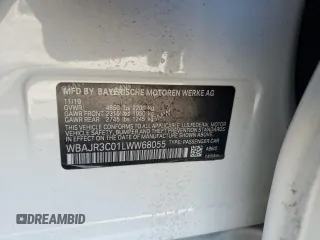 2020 BMW 5 Series 530i z VIN WBAJR3C01LWW68055, wystawiony jako Copart lot #56959985 z przebiegiem Nie podano mil oraz Nie do naprawy • Non repairable. Historia ofert i sprzedaży dostępna na DreamBid. Obrazek 12.