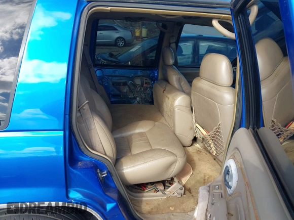 1997 GMC Yukon with VIN 1GKEC13R0VJ744958, listed as a IAAI auction lot 41474196 with 257,847 mi miles. Bid and sale history available at carsss.com. Image 8.
