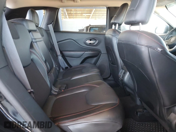 2015 Jeep Cherokee Trailhawk z VIN 1C4PJMBB9FW626895, wystawiony jako Copart lot #54787895 z przebiegiem 108 339 mil mil oraz Szkoda całkowita • Salvage title. Historia ofert i sprzedaży dostępna na DreamBid. Obrazek 11.