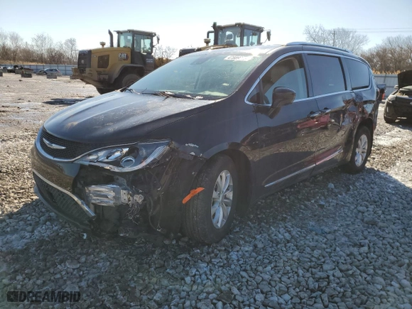 2018 Chrysler Pacifica Touring L with VIN 2C4RC1BG1JR102848, listed as a Copart auction lot 47889755 with 68,474 mi miles and Salvage Title. Bid and sale history available at carsss.com. Image 1.