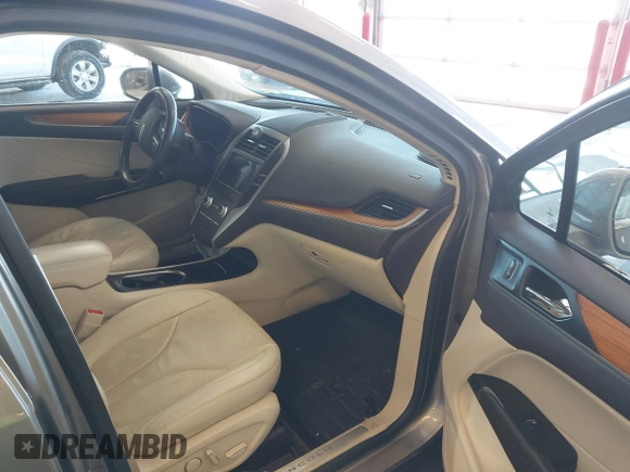 2016 Lincoln MKC Reserve with VIN 5LMCJ3C93GUJ19078, listed as a IAAI auction lot 41633487 with 91,961 mi miles and . Bid and sale history available at DreamBid. Image 5.