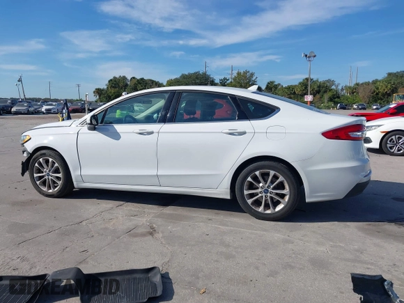 2019 Ford Fusion SE with VIN 3FA6P0H76KR261861, listed as a IAAI auction lot 41031650 with 132,040 mi miles. Bid and sale history available at carsss.com. Image 15.
