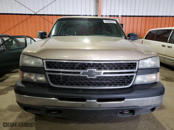 2006 Chevrolet Silverado 1500 LT1 with VIN 1GCEK19V46Z261477, listed as a Copart auction lot 44698035 with 298,471 mi miles and Clean Title. Bid and sale history available at carsss.com. Image 5.