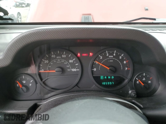 2007 Jeep Wrangler X z VIN 1J4FA24177L230692, wystawiony jako Copart lot #58485465 z przebiegiem 185 997 mil mil oraz Czysty tytuł • Clean title. Historia ofert i sprzedaży dostępna na DreamBid. Obrazek 9.