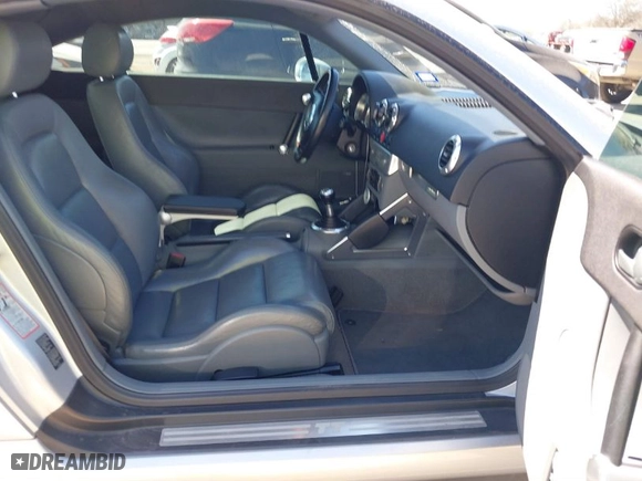 2001 Audi TT with VIN TRUWT28N011008288, listed as a IAAI auction lot 41758230 with 108,521 mi miles. Bid and sale history available at carsss.com. Image 5.