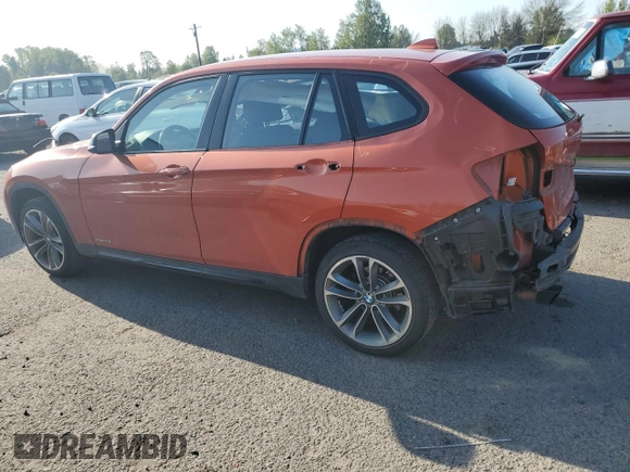 2014 BMW X1 xDrive28i z VIN WBAVL1C50EVY11864, wystawiony jako Copart lot #54181865 z przebiegiem 84 636 mil mil oraz Szkoda całkowita • Salvage title. Historia ofert i sprzedaży dostępna na DreamBid. Obrazek 2.
