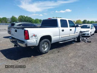 2007 Chevrolet Silverado 1500HD LS z VIN 1GCGK13UX7F199725, wystawiony jako IAAI lot #42098940 z przebiegiem Nie podano mil oraz . Historia ofert i sprzedaży dostępna na DreamBid. Obrazek 4.