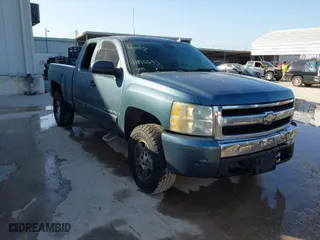 2008 Chevrolet Silverado 1500 Work Truck with VIN 1GCEC19C98Z329187, listed as a IAAI auction lot 41995593 with 139,172 mi miles. Bid and sale history available at carsss.com. Image 1.